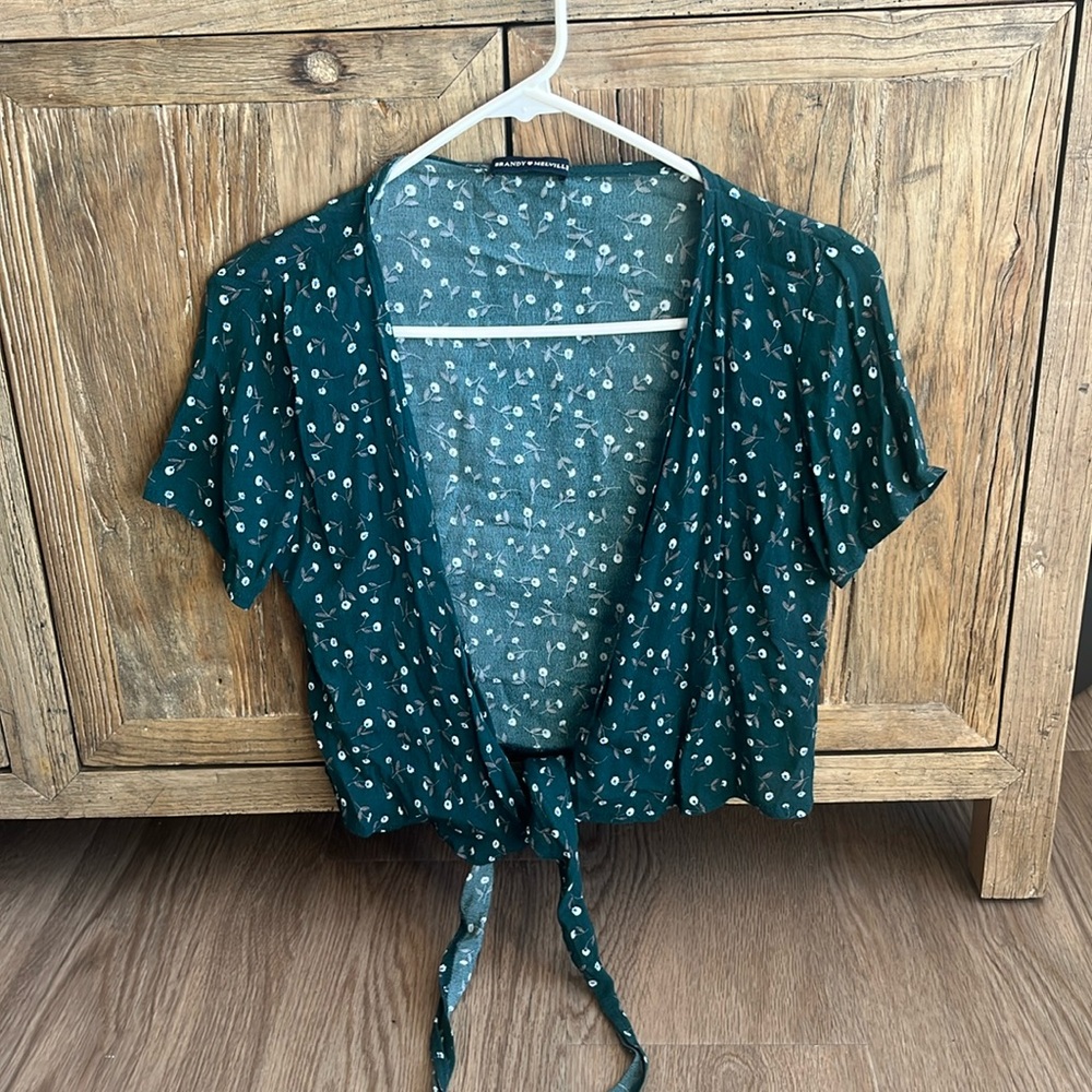 Brandy Melville tie in front floral top